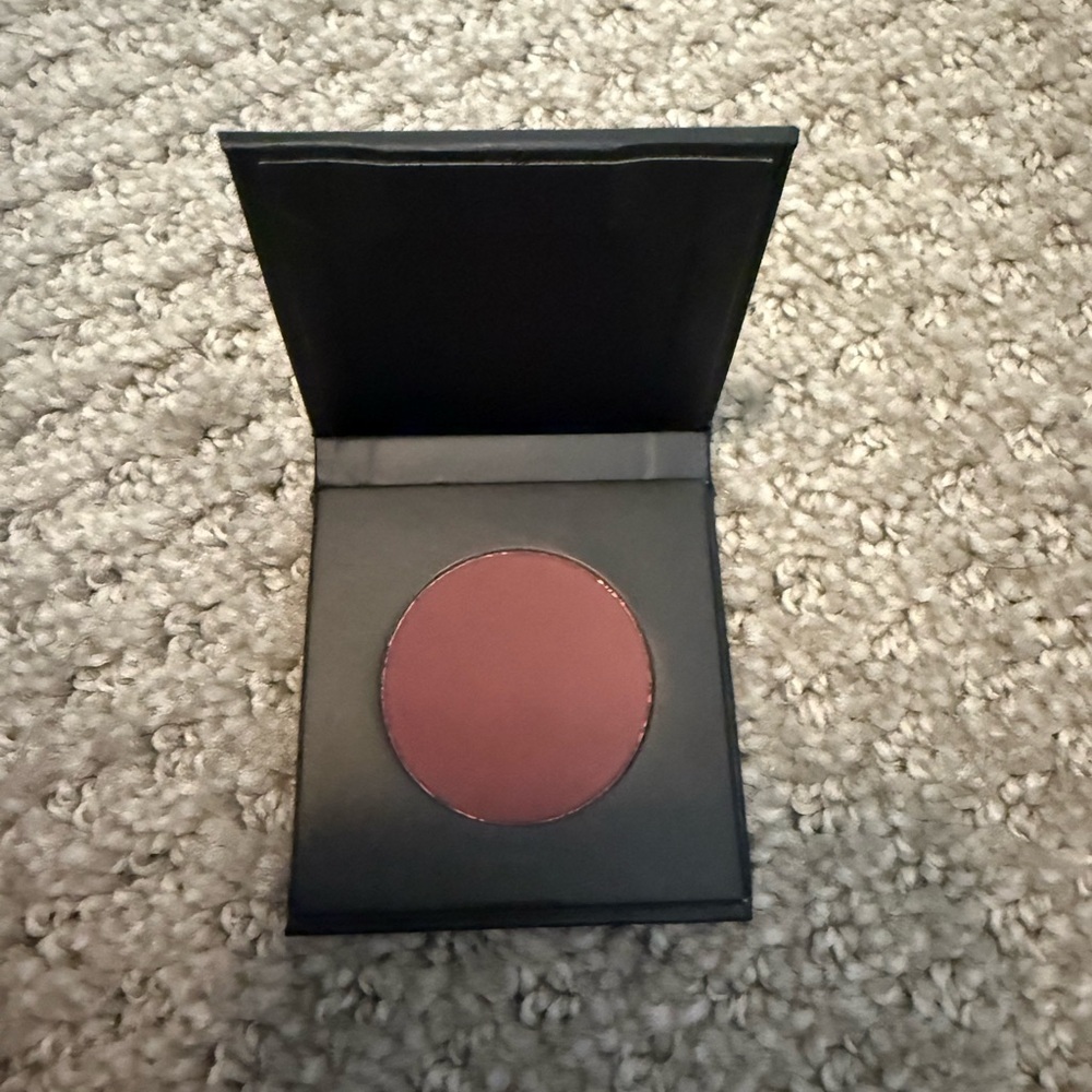 Younique Matte Mauve Eyeshadow